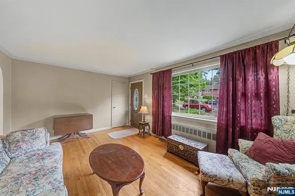 40 Dacotah AVE, Oakland, NJ 07436