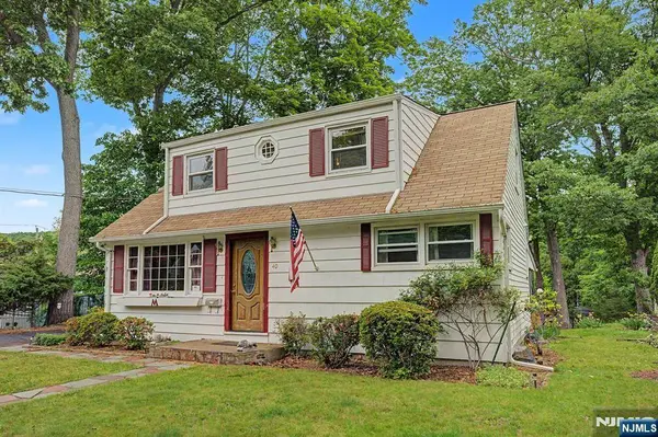 40 Dacotah AVE, Oakland, NJ 07436