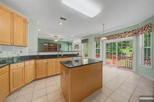 1 Skytop RDG, Oakland, NJ 07436