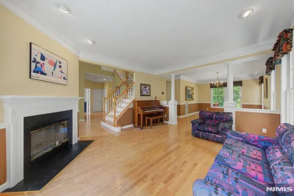 1 Skytop RDG, Oakland, NJ 07436