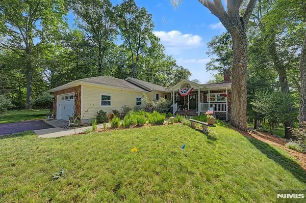 29 Minnehaha BLVD, Oakland, NJ 07436