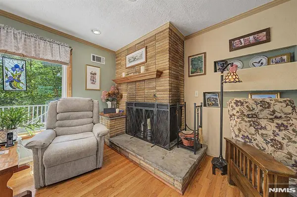 29 Minnehaha BLVD, Oakland, NJ 07436