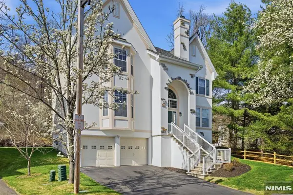 1 Skytop RDG, Oakland, NJ 07436