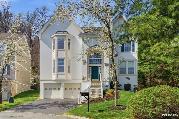 1 Skytop RDG, Oakland, NJ 07436