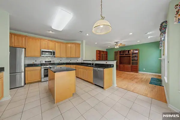 1 Skytop RDG, Oakland, NJ 07436
