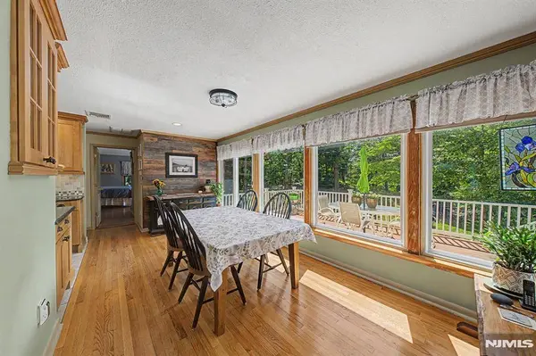 29 Minnehaha BLVD, Oakland, NJ 07436