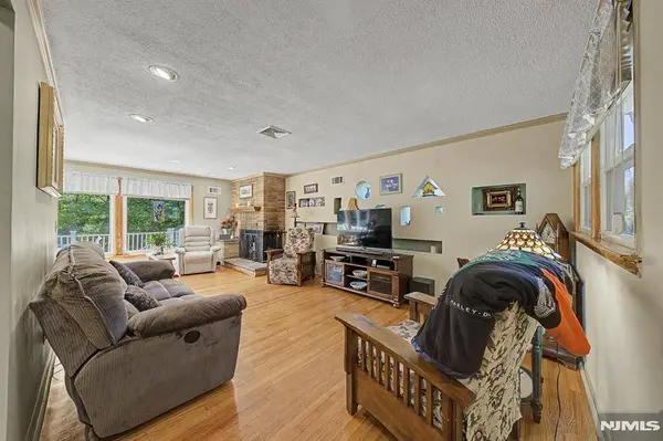 29 Minnehaha BLVD, Oakland, NJ 07436