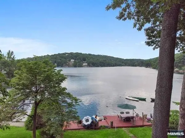 137 Lakeview AVE, Ringwood, NJ 07456