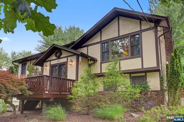 12 Seminole AVE, Oakland, NJ 07436