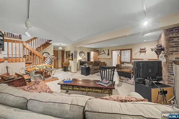 12 Seminole AVE, Oakland, NJ 07436