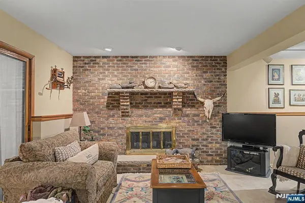 12 Seminole AVE, Oakland, NJ 07436