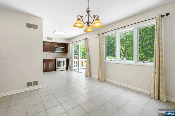 6-04 Cross MDWS, Fair Lawn, NJ 07410
