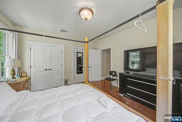 1 Overlook RDG, Oakland, NJ 07436