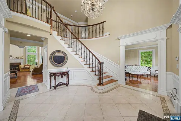 1 Overlook RDG, Oakland, NJ 07436