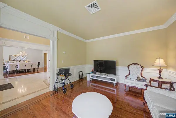 1 Overlook RDG, Oakland, NJ 07436