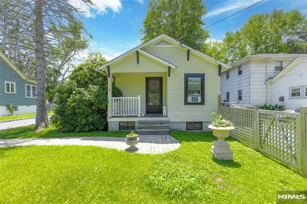 47 Lakeview TER, Oakland, NJ 07436