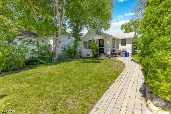 47 Lakeview Ter, Oakland Boro, NJ 07436