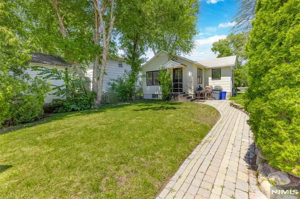 47 Lakeview TER, Oakland, NJ 07436