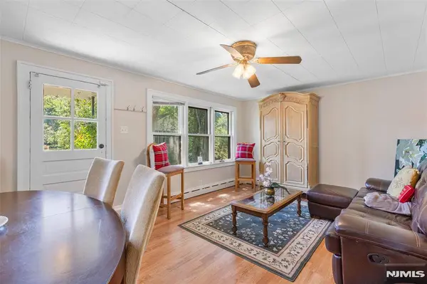 47 Lakeview TER, Oakland, NJ 07436