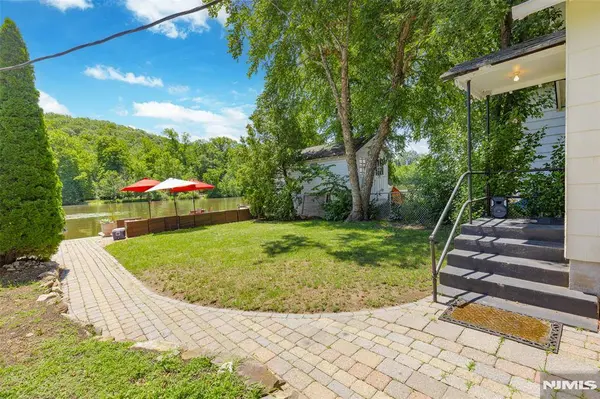 47 Lakeview TER, Oakland, NJ 07436