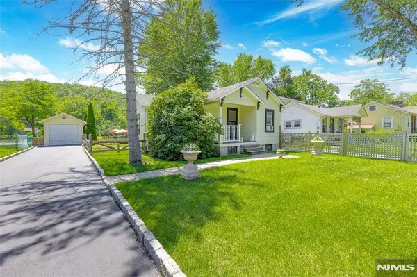 47 Lakeview TER, Oakland, NJ 07436