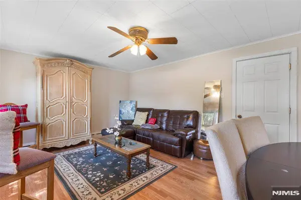 47 Lakeview TER, Oakland, NJ 07436