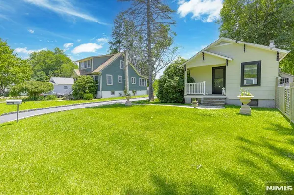 47 Lakeview TER, Oakland, NJ 07436
