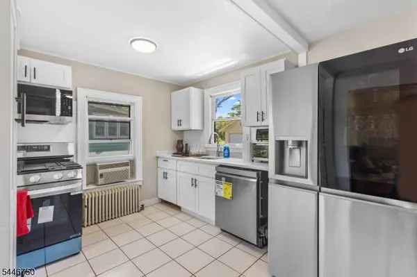47 Lakeview Ter, Oakland Boro, NJ 07436