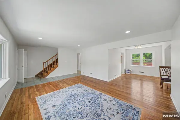 35-10 Lindsay RD, Fair Lawn, NJ 07410