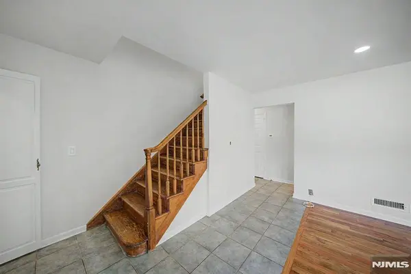 35-10 Lindsay RD, Fair Lawn, NJ 07410