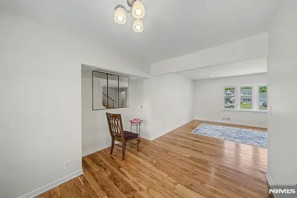 35-10 Lindsay RD, Fair Lawn, NJ 07410