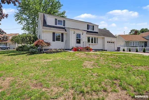 35-10 Lindsay RD, Fair Lawn, NJ 07410