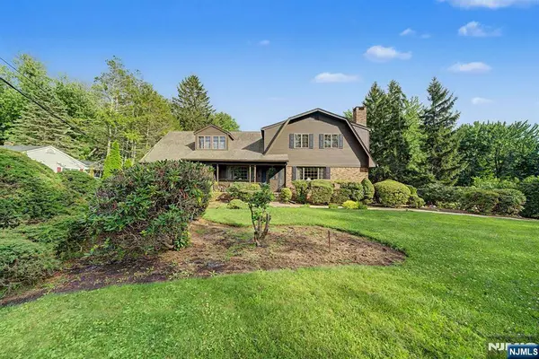 812 Mountain AVE, Wyckoff, NJ 07481