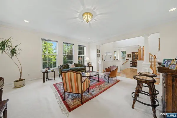 29 Skytop RDG, Oakland, NJ 07436