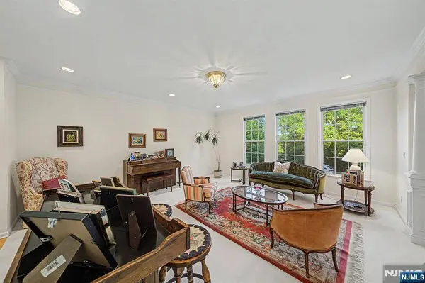 29 Skytop RDG, Oakland, NJ 07436