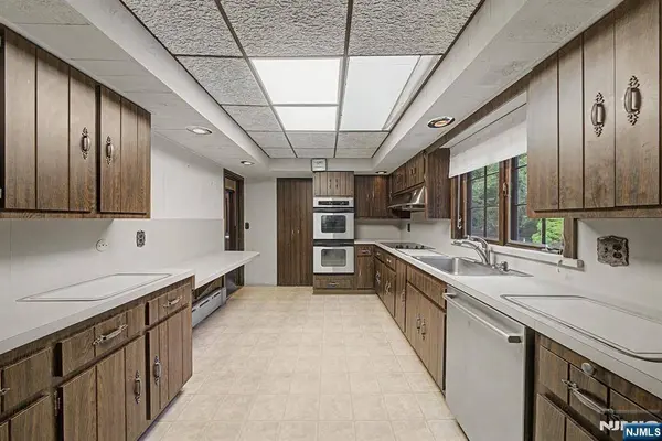 812 Mountain AVE, Wyckoff, NJ 07481