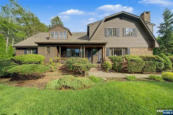 812 Mountain AVE