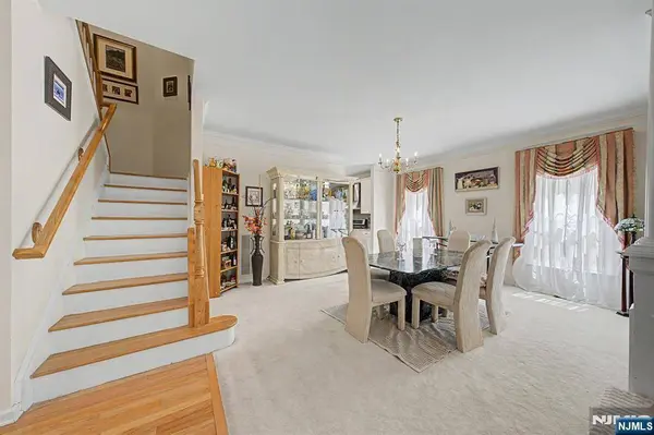 6 Boulder RUN, Oakland, NJ 07436