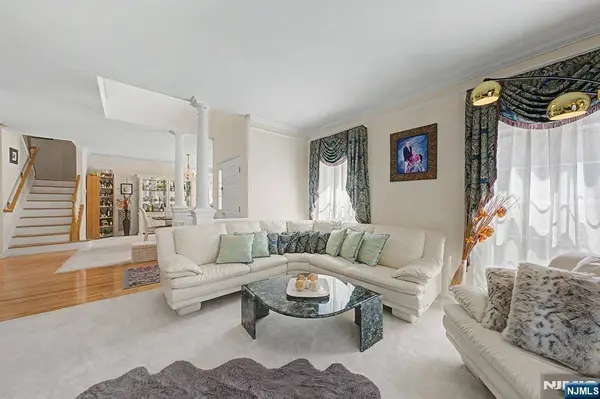 6 Boulder RUN, Oakland, NJ 07436