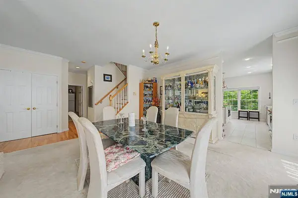 6 Boulder RUN, Oakland, NJ 07436