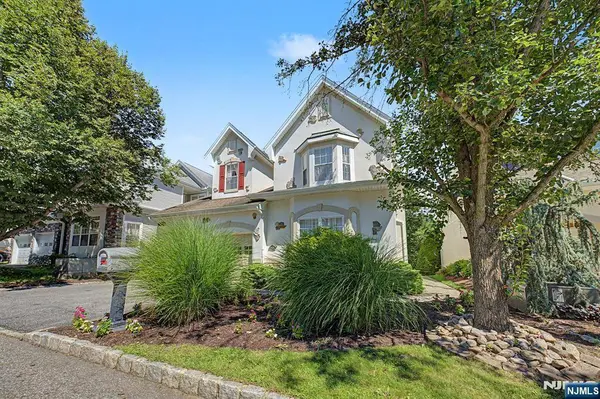 6 Boulder RUN, Oakland, NJ 07436