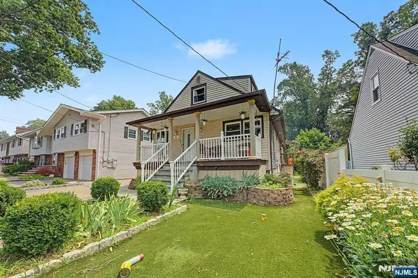 92 Blauvelt AVE, Bergenfield, NJ 07621