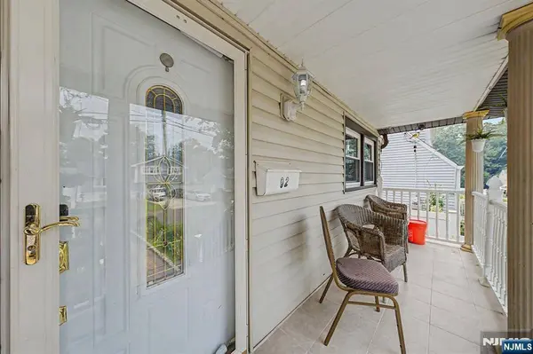 92 Blauvelt AVE, Bergenfield, NJ 07621