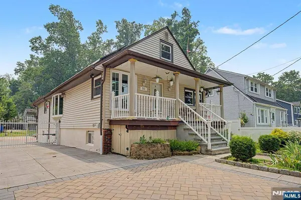 92 Blauvelt AVE, Bergenfield, NJ 07621