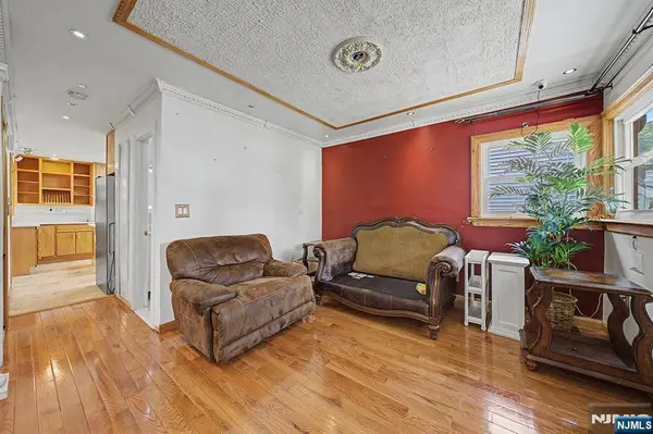 92 Blauvelt AVE, Bergenfield, NJ 07621