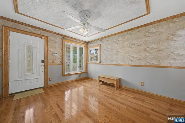 92 Blauvelt AVE, Bergenfield, NJ 07621