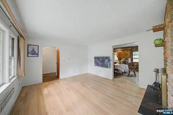 27 Oswego AVE, Oakland, NJ 07436