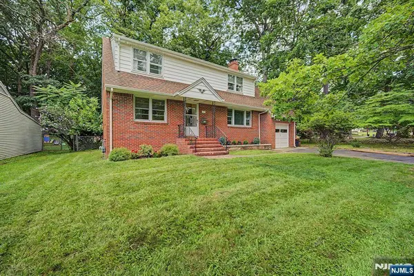27 Oswego AVE