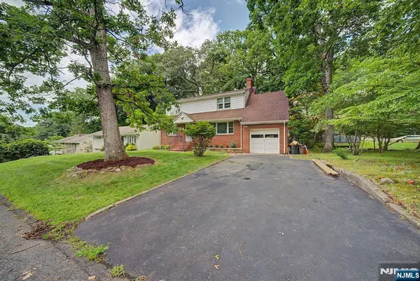 27 Oswego AVE, Oakland, NJ 07436