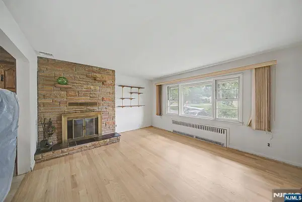 27 Oswego AVE, Oakland, NJ 07436